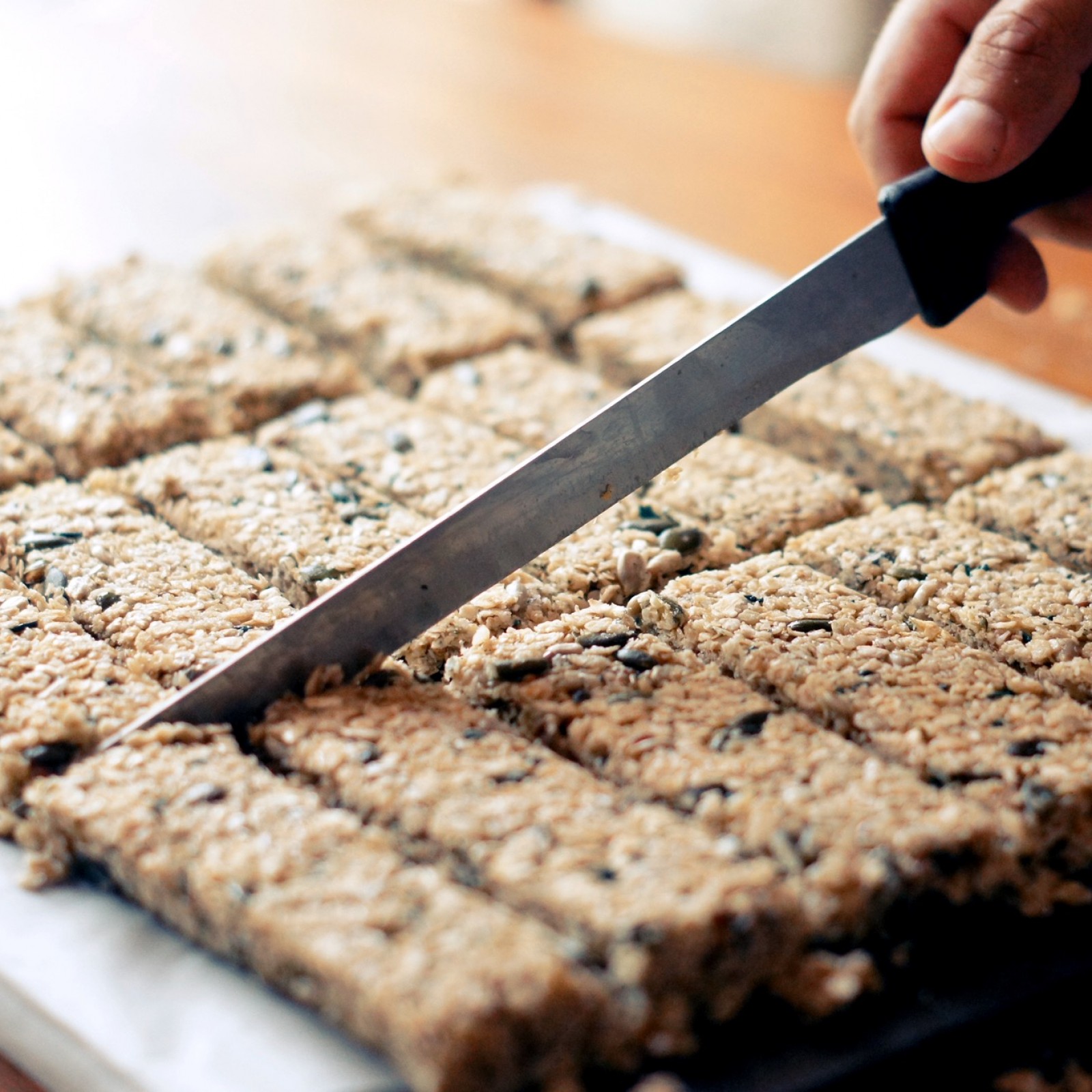 Découpe des barres de céréales à la spiruline