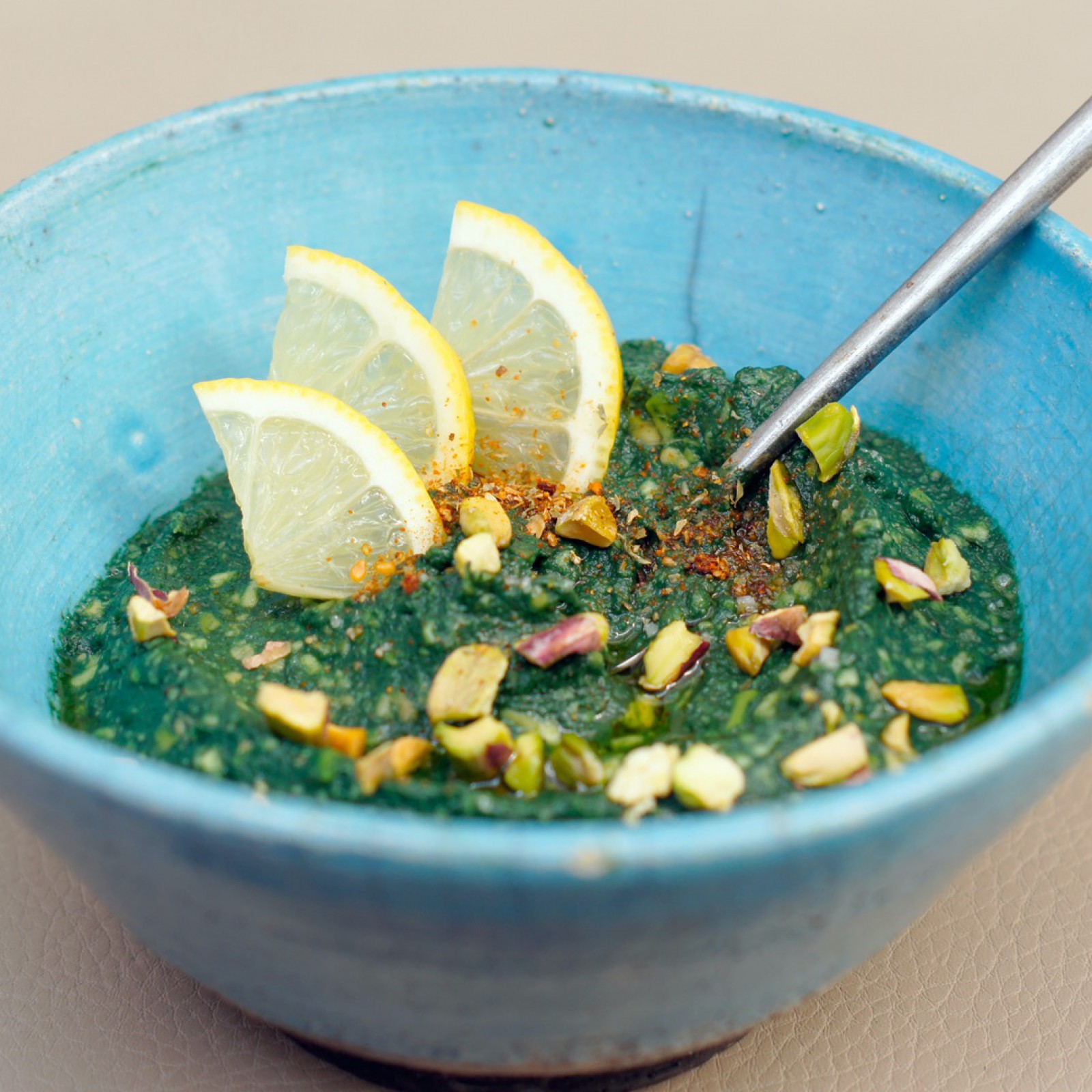 Guacamole à la poudre spiruline et aux éclats de pistache