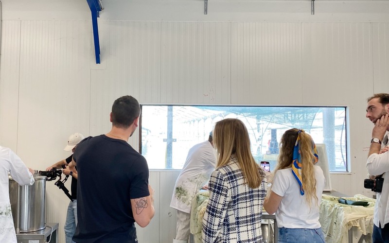 Visite de Nutri&Co, ceux-ci en profitent pour faire une communication pédagogique sur la spiruline et sa culture