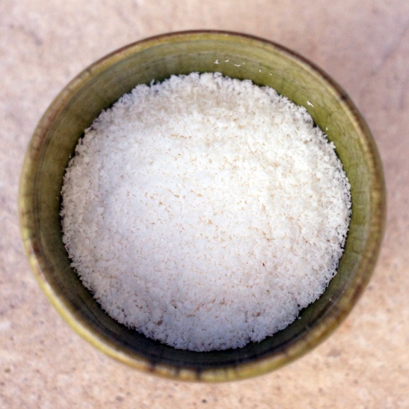 Poudre de noix de coco, ingrédient pour barre de céréales à la spiruline